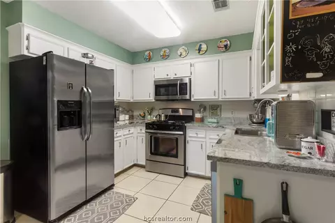 2513 Bexar Grass Ct, Bryan, TX 77802 photo 4