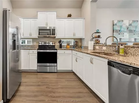 2009 Shimla Dr, Bryan, TX 77807 photo 6
