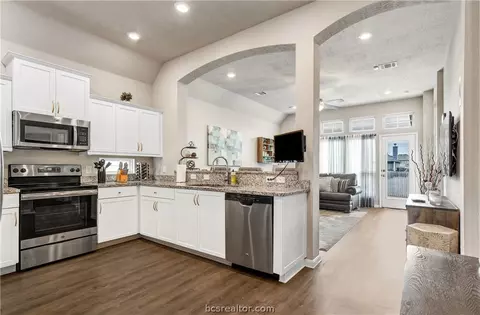 2009 Shimla Dr, Bryan, TX 77807 photo 5