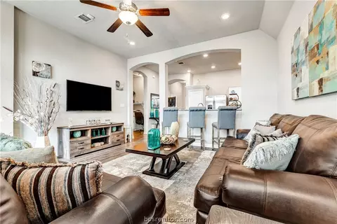2009 Shimla Dr, Bryan, TX 77807 photo 2