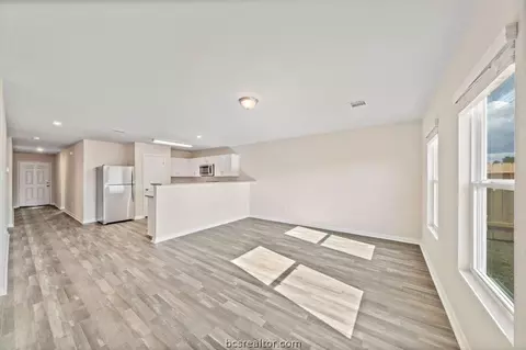 5537 Fox Bluff Dr, Bryan, TX 77807 photo 4
