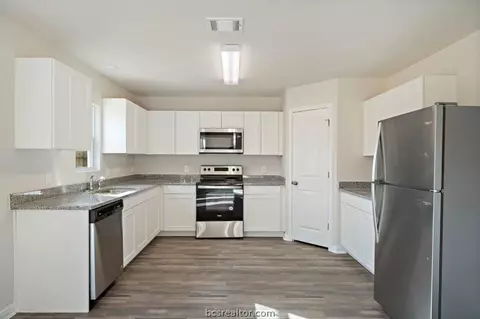 5577 Fox Bluff Dr, Bryan, TX 77807 photo 8