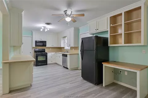 2609 Wayside Dr, Bryan, TX 77802 photo 5