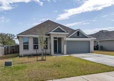 2704 Redcap St, Bryan, TX 77803 photo 2