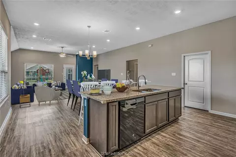 2704 Redcap St, Bryan, TX 77803 photo 4