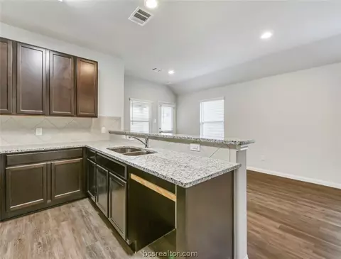 987 Rice Dr, Bryan, TX 77803 photo 11