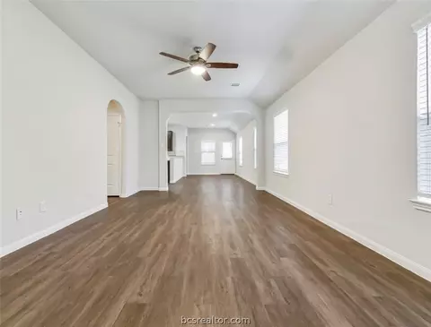987 Rice Dr, Bryan, TX 77803 photo 8