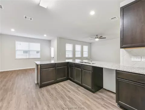 988 Rice Dr, Bryan, TX 77803 photo 9
