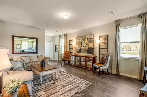 989 Rice Dr, Bryan, TX 77803 photo 9