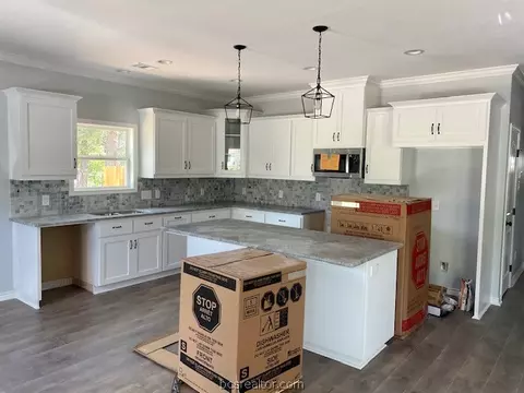 241 Peach St, Bryan, TX 77803 photo 2