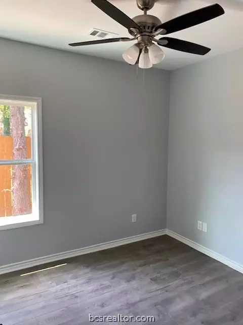 241 Peach St, Bryan, TX 77803 photo 9