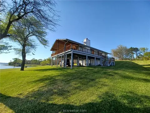 295 Memphis Belle Rd, Trinity, TX 75862 photo 2