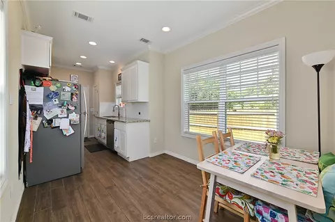 200 Tee Dr, Bryan, TX 77801 photo 8