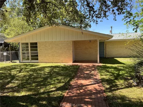 528 Helena St, Bryan, TX 77801 photo 3