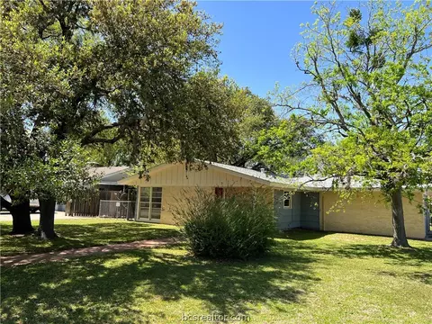 528 Helena St, Bryan, TX 77801 photo 1