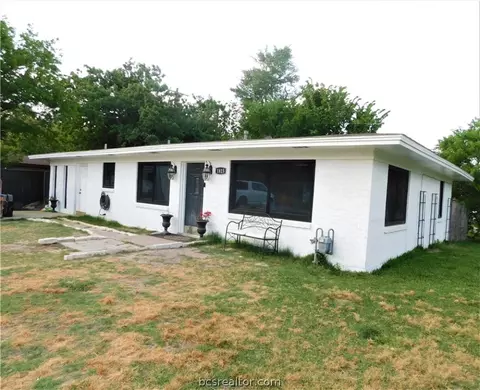 1815 Wayside Dr, Bryan, TX 77802 photo 1