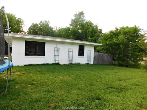 1815 Wayside Dr, Bryan, TX 77802 photo 2