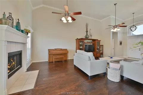 4904 Park Hampton Dr, Bryan, TX 77802 photo 4
