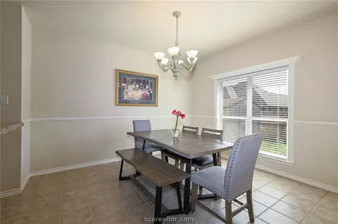 4904 Park Hampton Dr, Bryan, TX 77802 photo 6