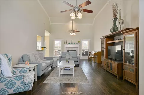 4904 Park Hampton Dr, Bryan, TX 77802 photo 3
