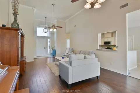 4904 Park Hampton Dr, Bryan, TX 77802 photo 8