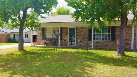 1303 Barak Ln, Bryan, TX 77802 photo 2