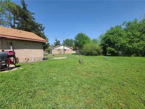 1909 Calvert Cir, Bryan, TX 77803 photo 14
