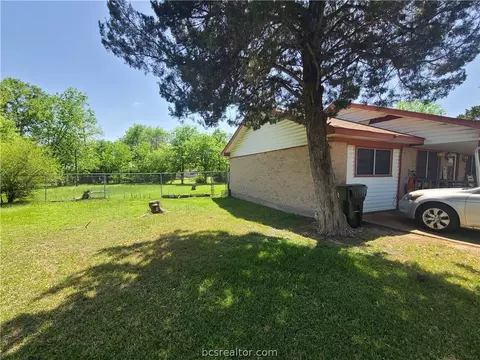 1909 Calvert Cir, Bryan, TX 77803 photo 3