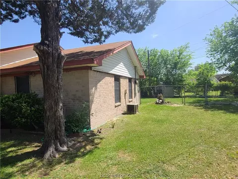 1909 Calvert Cir, Bryan, TX 77803 photo 4