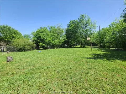 1909 Calvert Cir, Bryan, TX 77803 photo 13