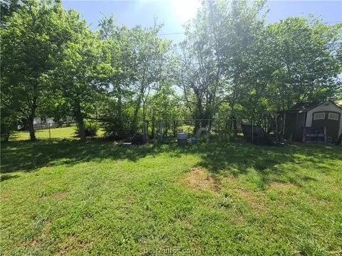 1909 Calvert Cir, Bryan, TX 77803 photo 12