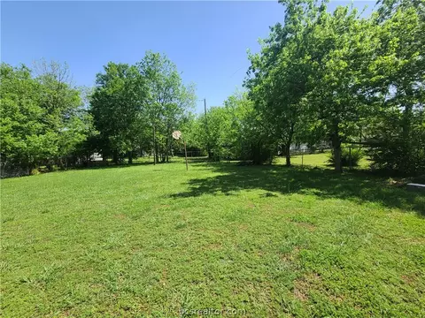 1909 Calvert Cir, Bryan, TX 77803 photo 7