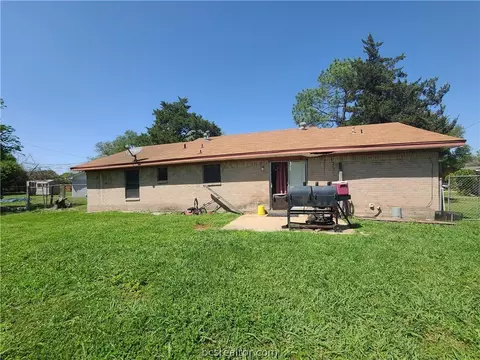 1909 Calvert Cir, Bryan, TX 77803 photo 11