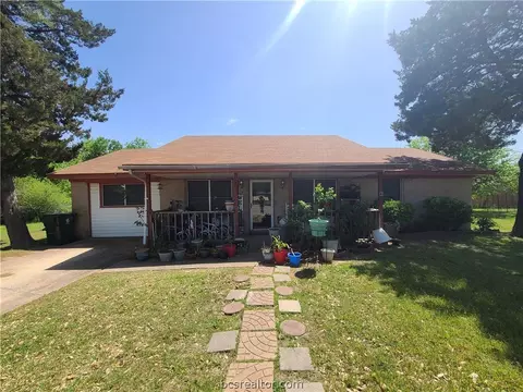 1909 Calvert Cir, Bryan, TX 77803 photo 2