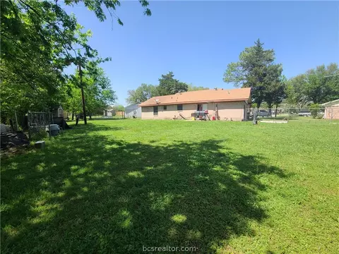 1909 Calvert Cir, Bryan, TX 77803 photo 5