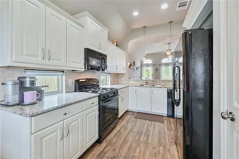 3034 Positano, Bryan, TX 77808 photo 4