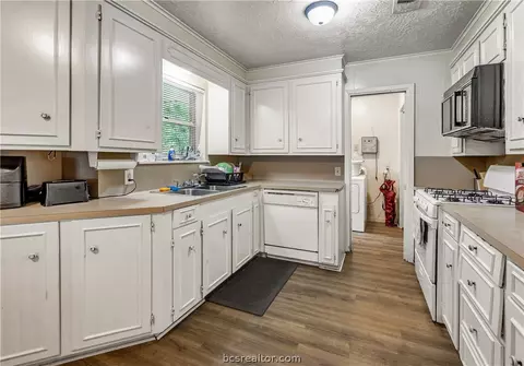 3908 Windowmere St, Bryan, TX 77802 photo 9