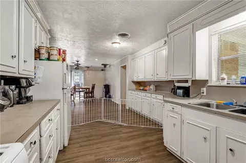 3908 Windowmere St, Bryan, TX 77802 photo 11