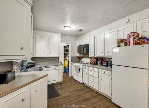 3908 Windowmere St, Bryan, TX 77802 photo 12