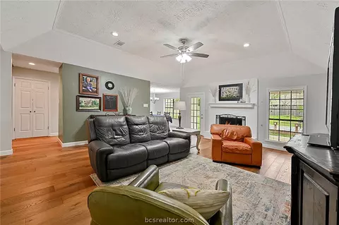 4104 Warwick Ln, Bryan, TX 77802 photo 4