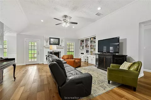 4104 Warwick Ln, Bryan, TX 77802 photo 5