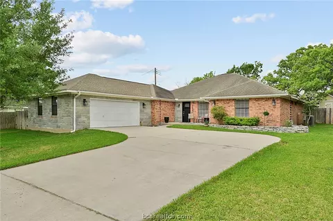 4104 Warwick Ln, Bryan, TX 77802 photo 1