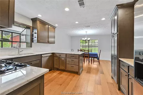 4104 Warwick Ln, Bryan, TX 77802 photo 8