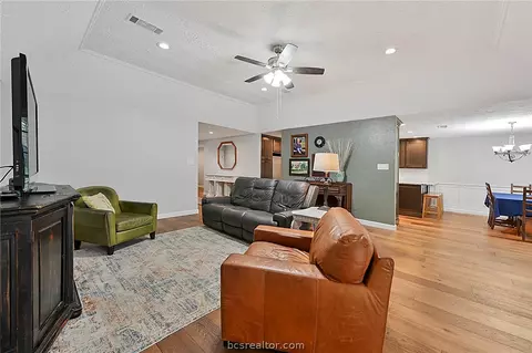 4104 Warwick Ln, Bryan, TX 77802 photo 3