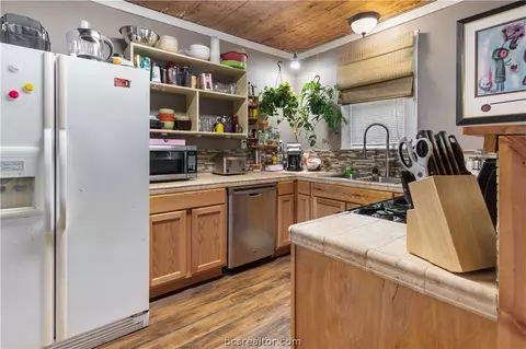 406 S Haswell Dr, Bryan, TX 77803 photo 6