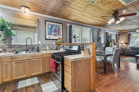 406 S Haswell Dr, Bryan, TX 77803 photo 7