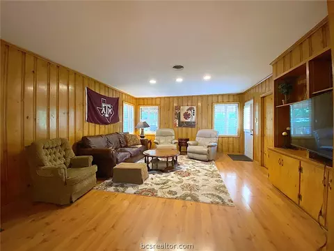 205 Redbud, Bryan, TX 77801 photo 3
