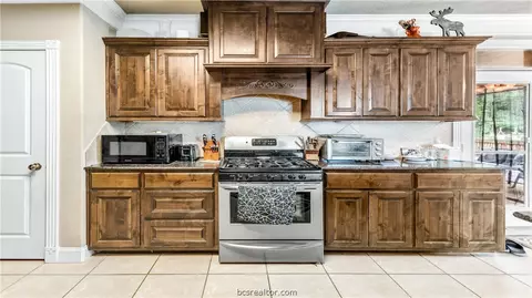 2707 Hickory Ct, Bryan, TX 77808 photo 13