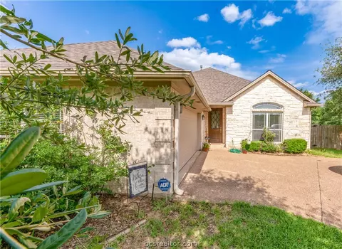 2707 Hickory Ct, Bryan, TX 77808 photo 1