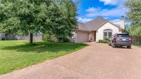 2707 Hickory Ct, Bryan, TX 77808 photo 2